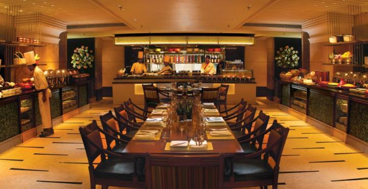 Hotel Courtyard By Marriott Hyderabad Exterior foto The restaurant