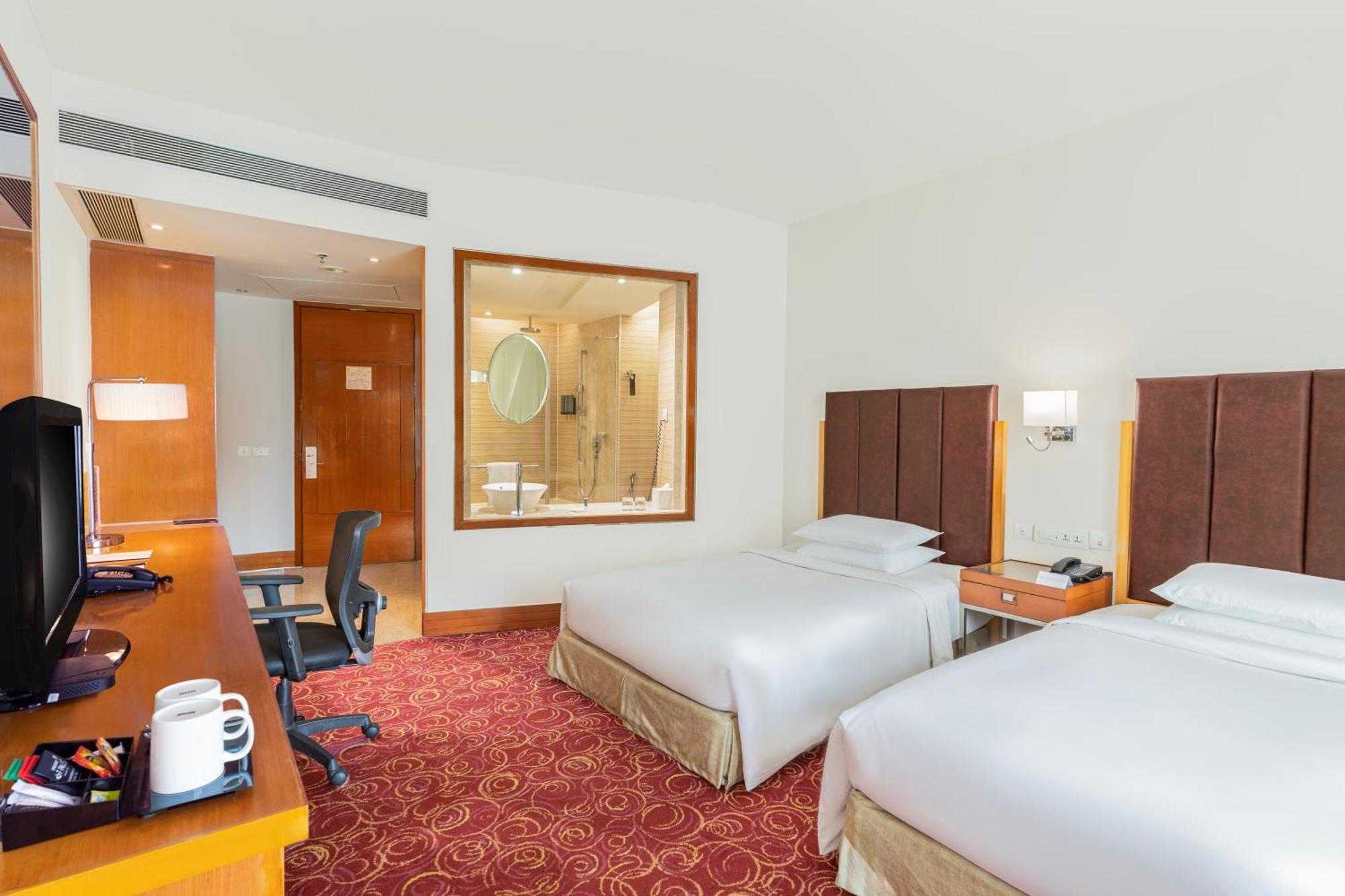 Hotel Courtyard By Marriott Hyderabad Exterior foto Deluxe Room