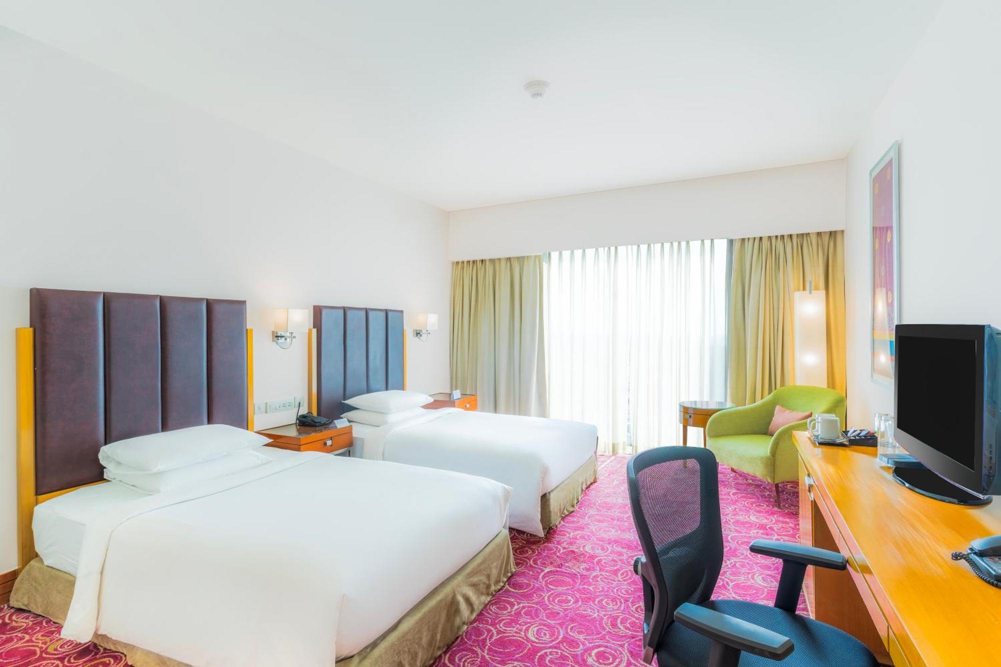 Hotel Courtyard By Marriott Hyderabad Exterior foto Deluxe Room