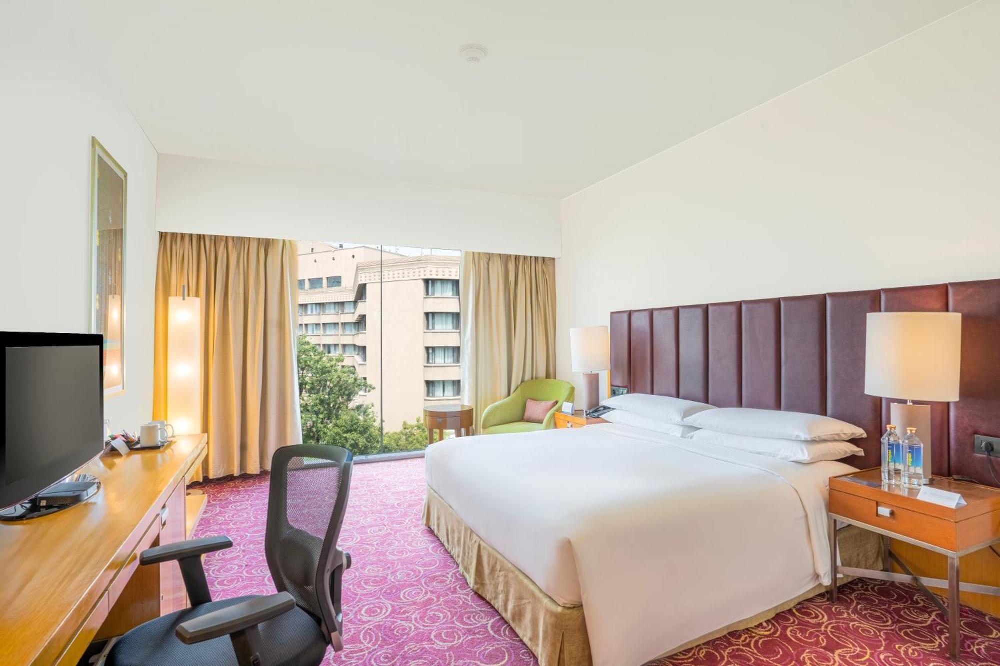 Hotel Courtyard By Marriott Hyderabad Exterior foto Deluxe Room