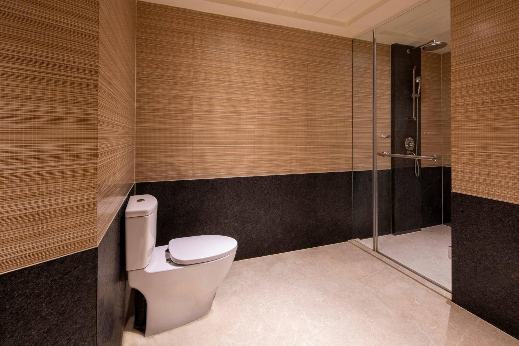 Hotel Courtyard By Marriott Hyderabad Exterior foto Bathroom