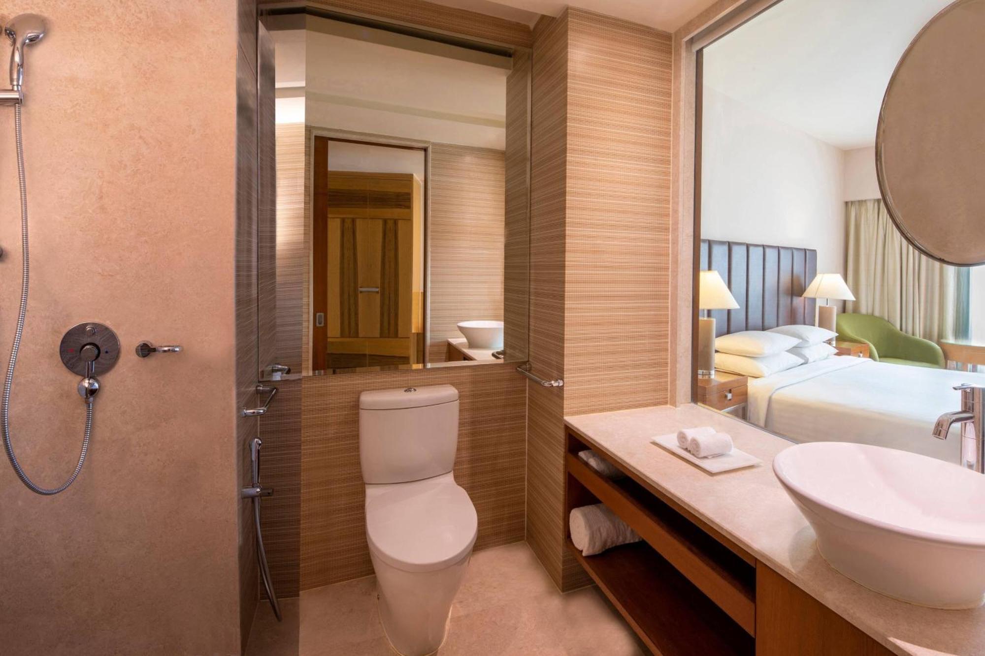 Hotel Courtyard By Marriott Hyderabad Exterior foto Bathroom
