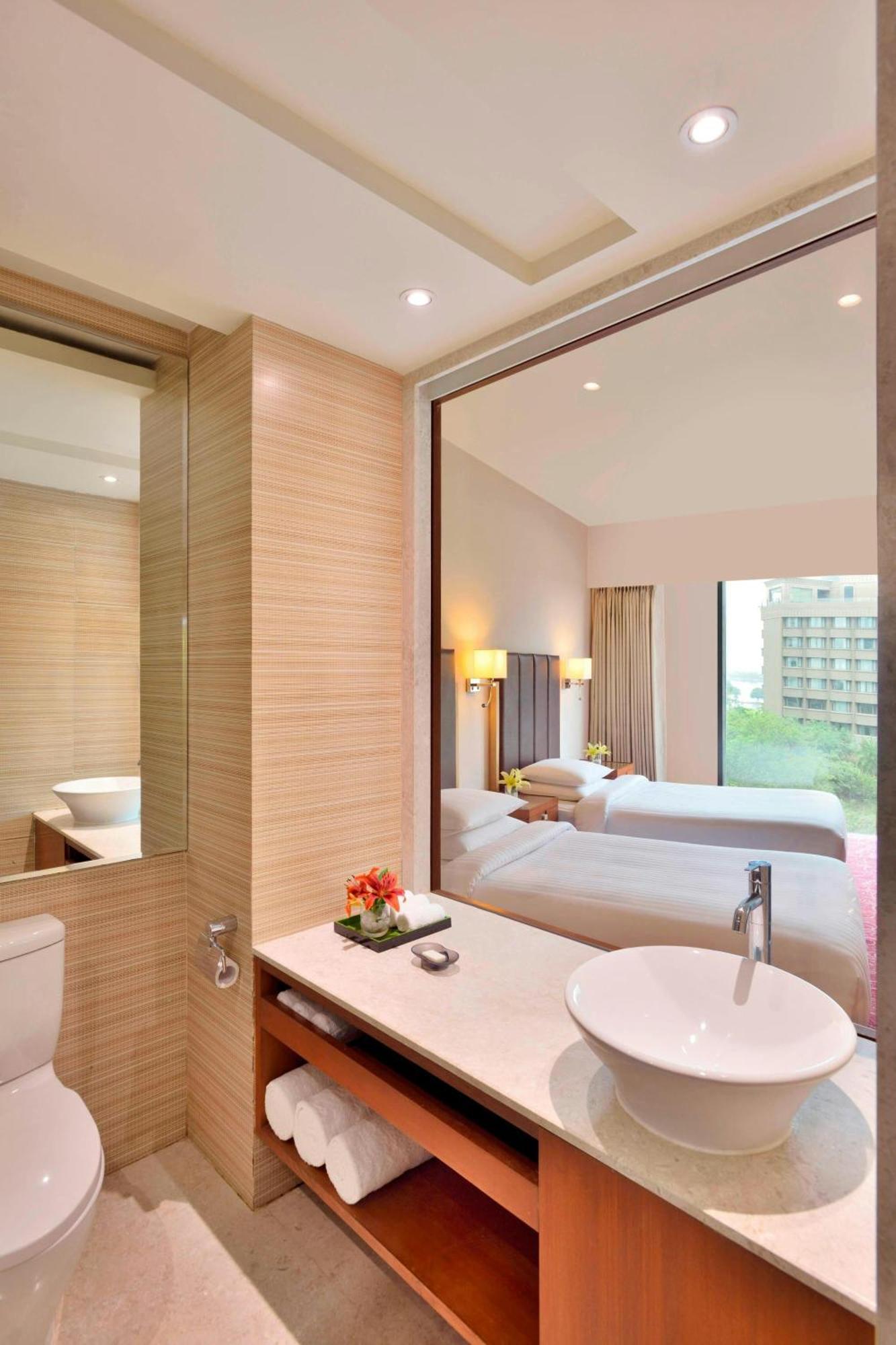 Hotel Courtyard By Marriott Hyderabad Exterior foto