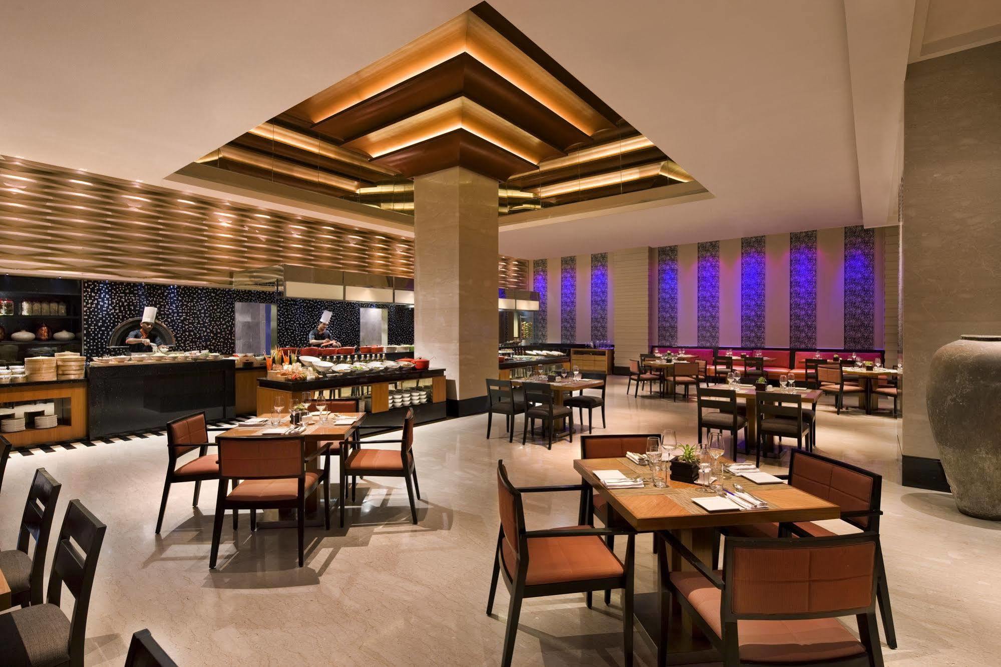 Hotel Courtyard By Marriott Hyderabad Exterior foto The restaurant