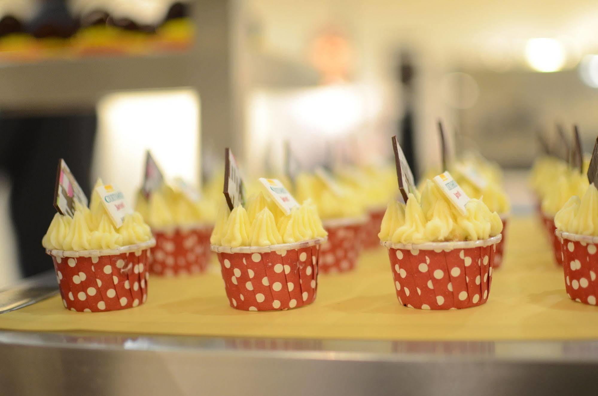Hotel Courtyard By Marriott Hyderabad Exterior foto Cupcakes
