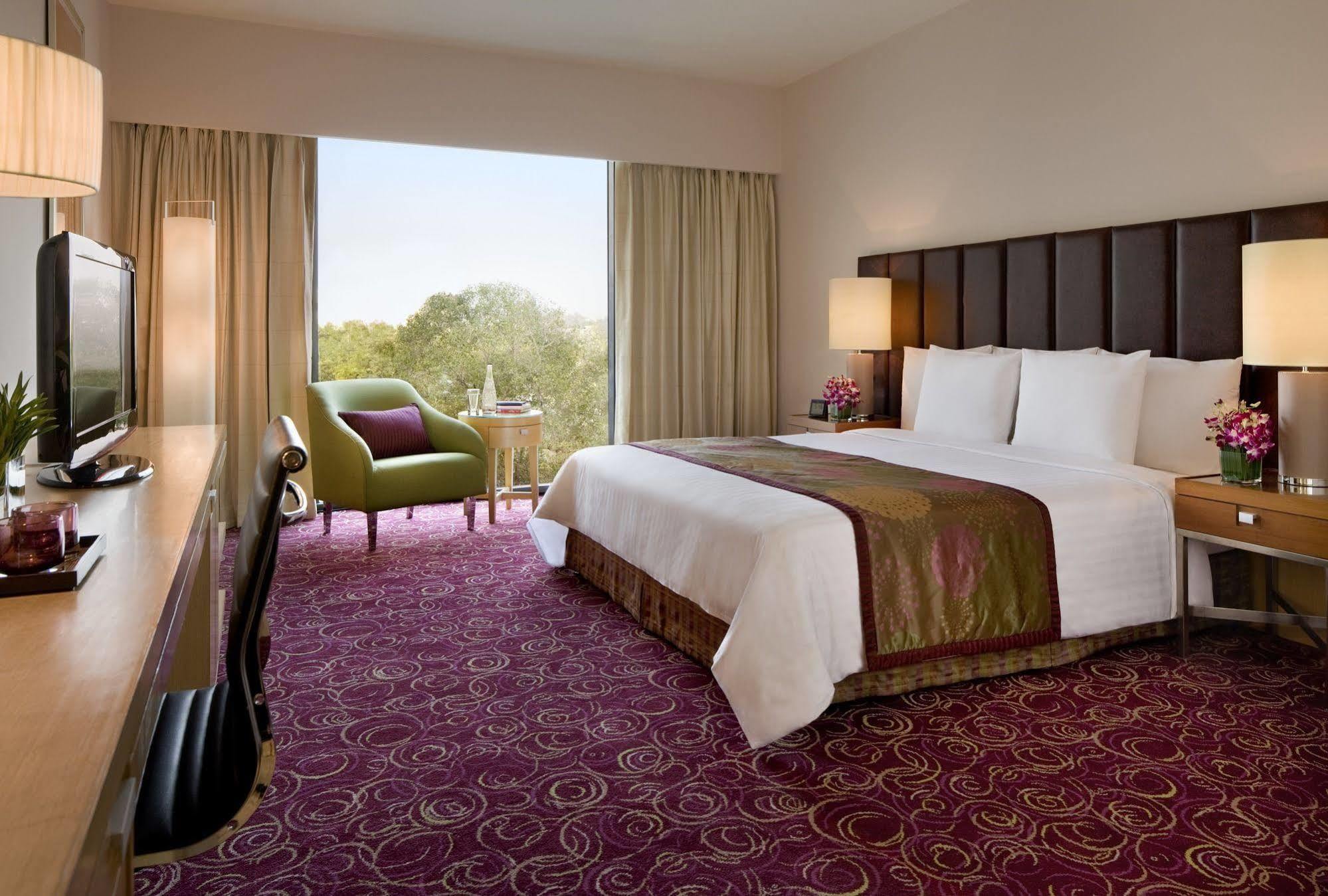 Hotel Courtyard By Marriott Hyderabad Exterior foto Deluxe Room