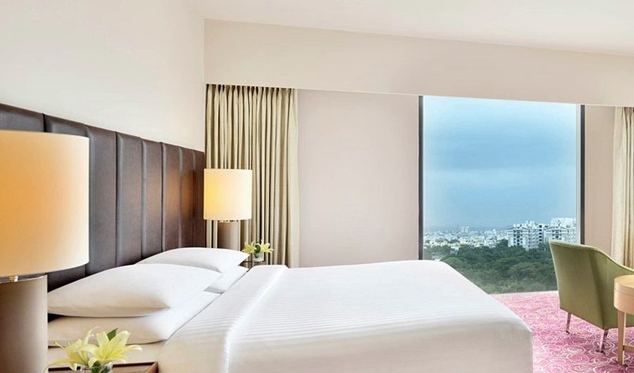 Hotel Courtyard By Marriott Hyderabad Exterior foto Deluxe Room