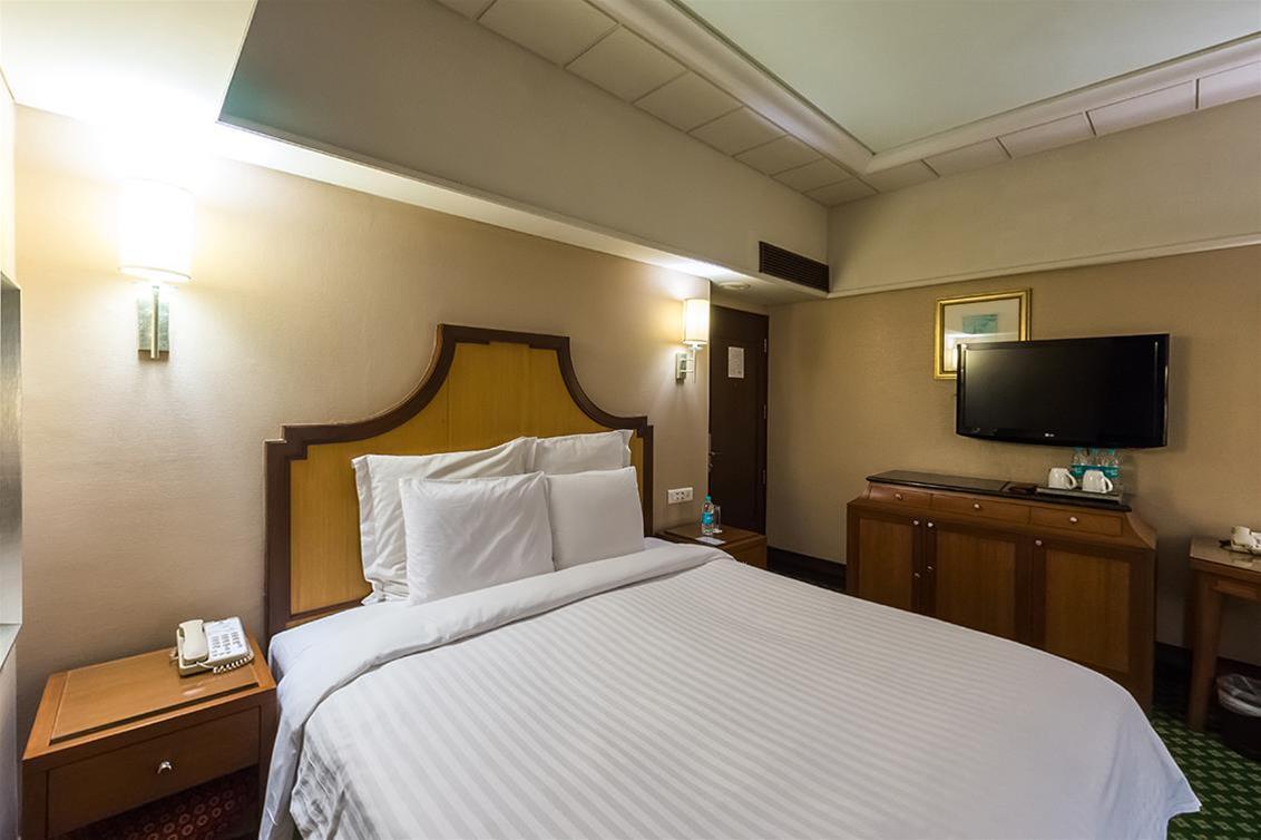 Hotel Courtyard By Marriott Hyderabad Exterior foto A room at the hotel