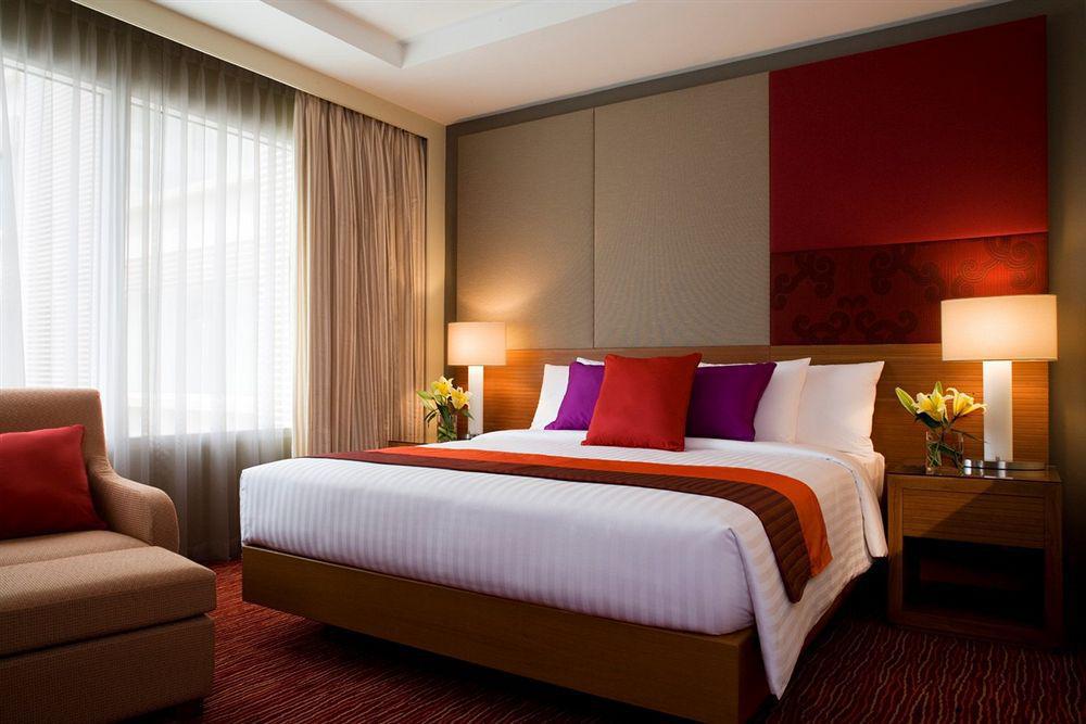 Hotel Courtyard By Marriott Hyderabad Habitación foto A bedroom at the hotel